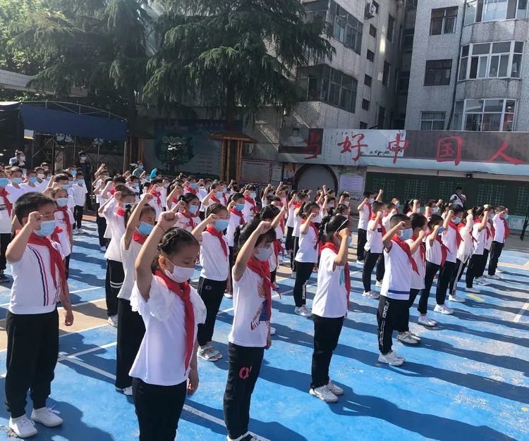 寻乌县实验小学少先队员入队仪式,林州市第一实验小学红领巾入队