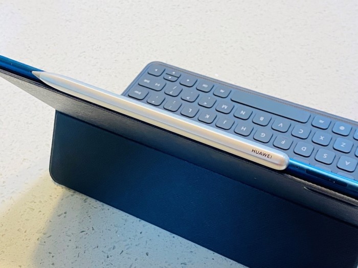 华为matebooke对比matepadpro,华为matepadpro12.6和10.8哪个好