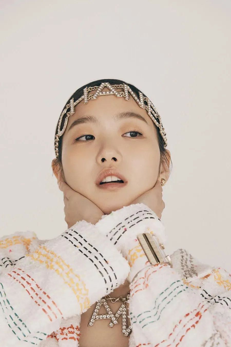 曾因长相被骂到注销账号，这位韩国单眼皮女孩颠覆了我们的审美....