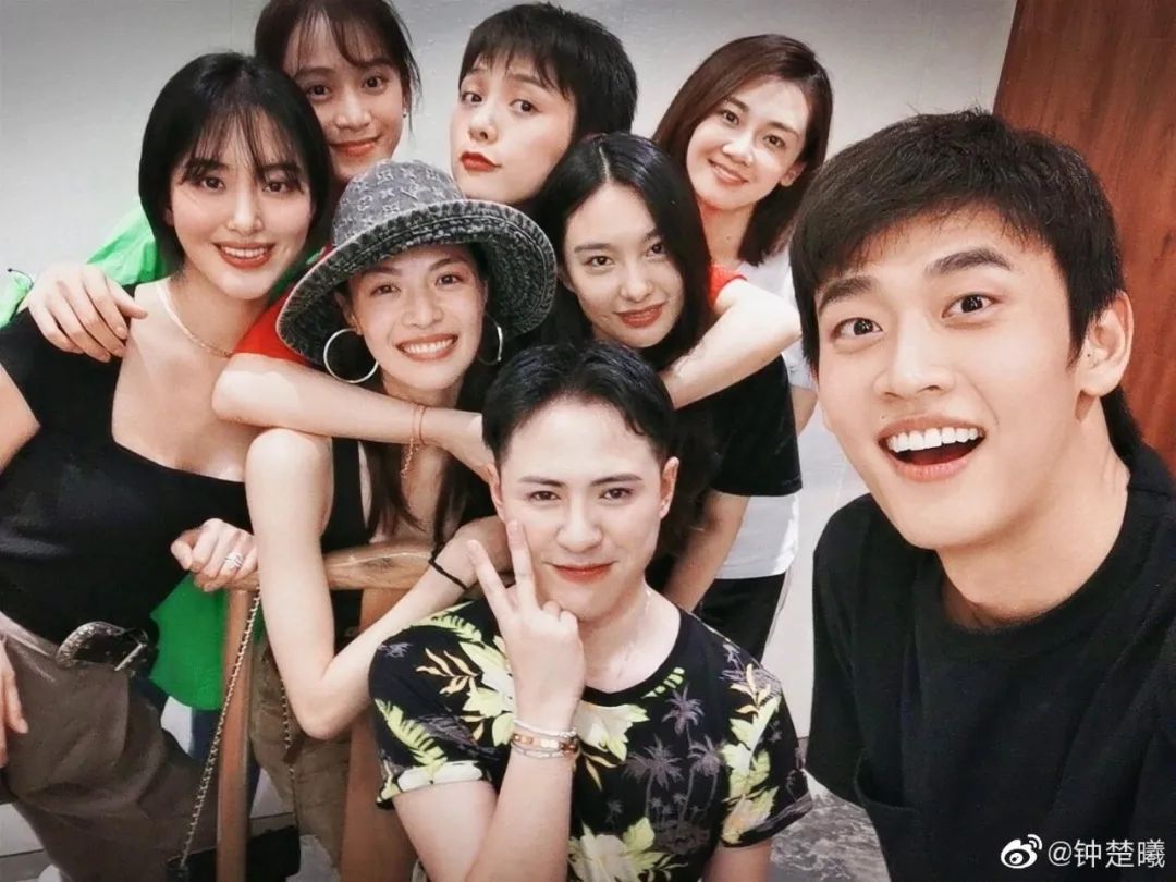 冯小刚的芳华简介,芳华冯小刚三美