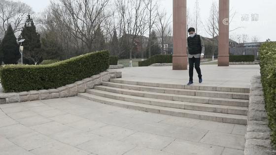 上下楼梯膝盖疼怎么锻炼好,上楼梯膝盖疼是怎么回事吃什么药