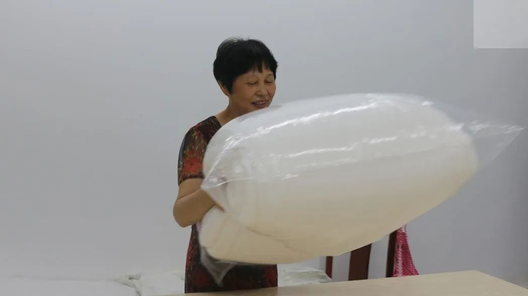 蚕丝被曝光事件,蚕丝被真相图片