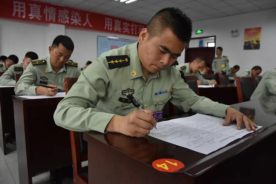 三尺讲台起“硝烟”，“四会”比武战犹酣