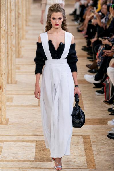 不仅只有少女感！原来背带裤也有两幅面孔？