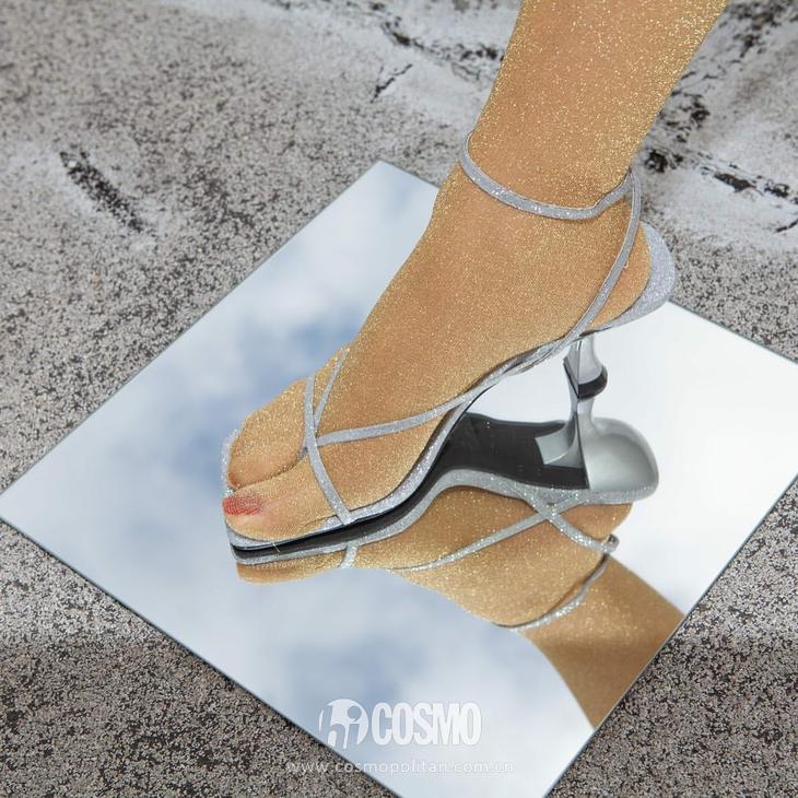 杨采钰度假拎的独家小众包，我可以