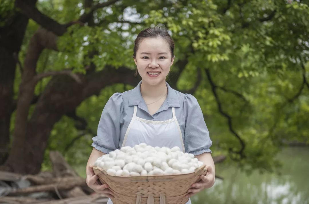 棉花被和蚕丝被到底哪个好,蚕丝被和棉花被哪个好一点