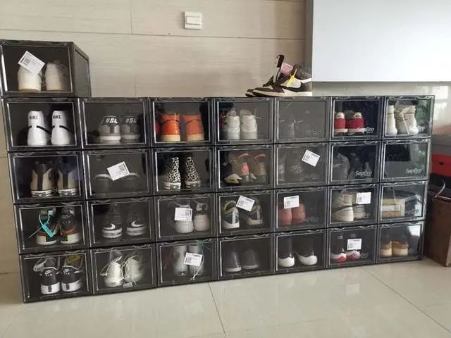 客服小伙突然豪买宝马劳力士，还给女友买LV包！真相大跌眼镜……