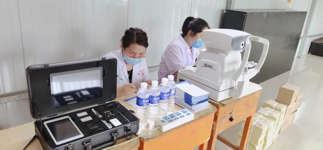 开启“AI”模式，凤泉蓝天医院视力检测进校园！