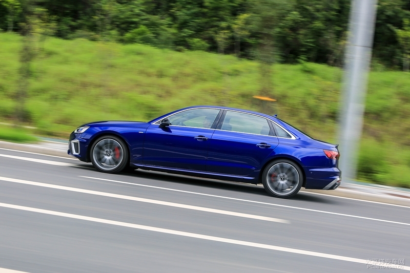 一鸣惊人鉴定,奥迪a4l45tfsi臻选动感型第一视角