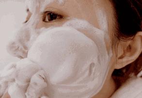 鼻头痘痘挤出来的白色物质是什么,团状红痘痘