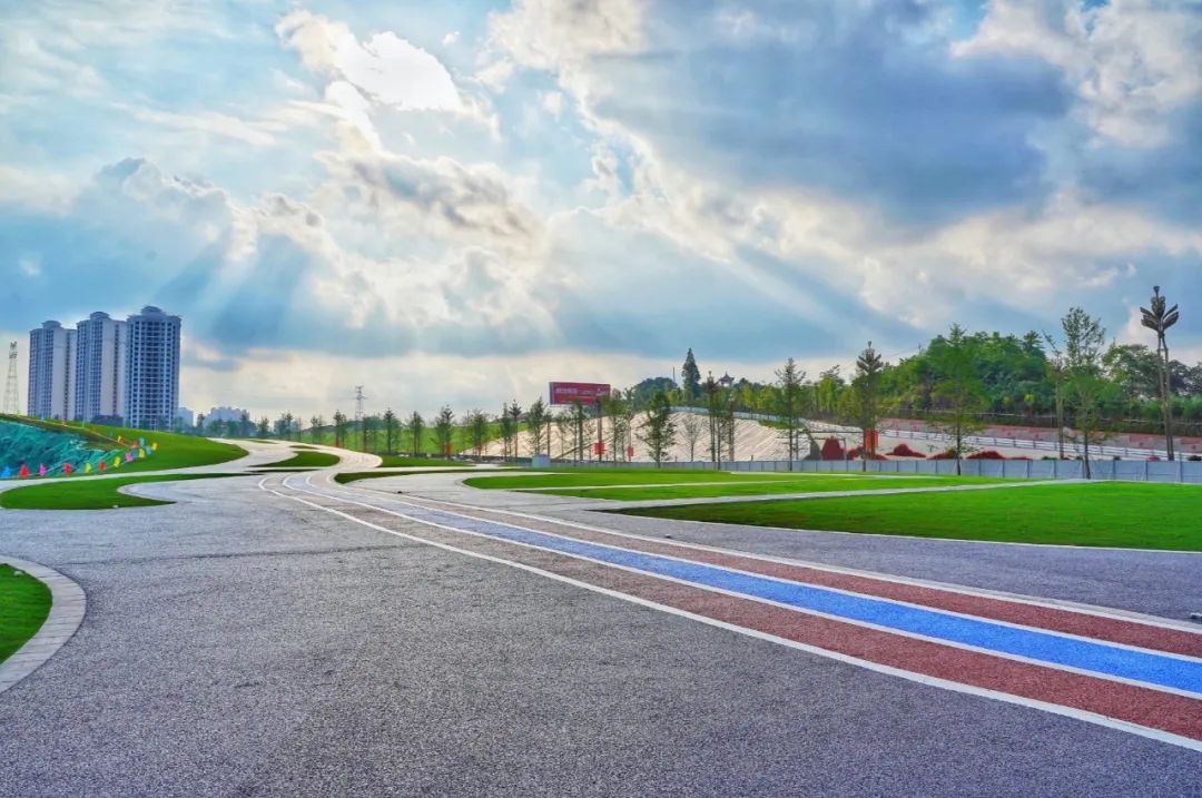 广安1600亩绿地公园,四川新建足球场