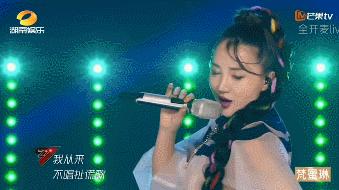 让《男人装》脱销的性感妖姬，如今更绝了