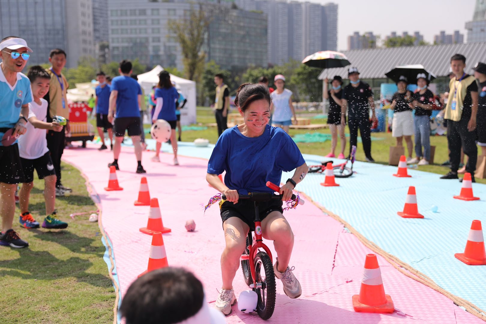 成都熊猫欢欢喜喜,成都大运会开幕式满屏都是熊猫