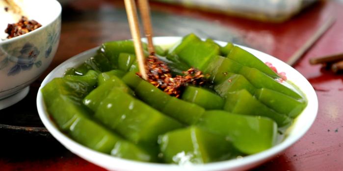 神仙豆腐纯天然绿色食品亲手制作,清凉解暑的神仙豆腐