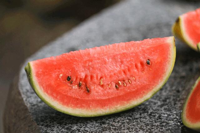 玉环头闻丨西瓜免费吃!免费送!吾悦这是什么惊天福利