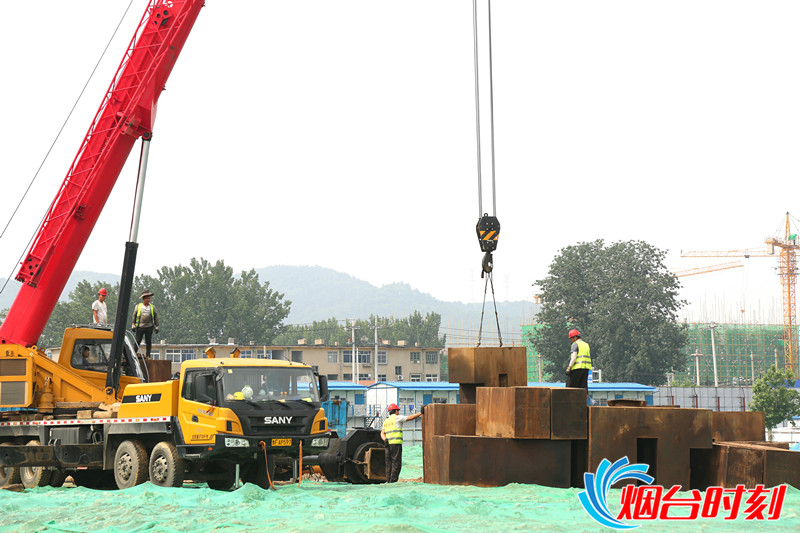 跟着领导参观考察,跟着领导会见政府领导到厂区参观