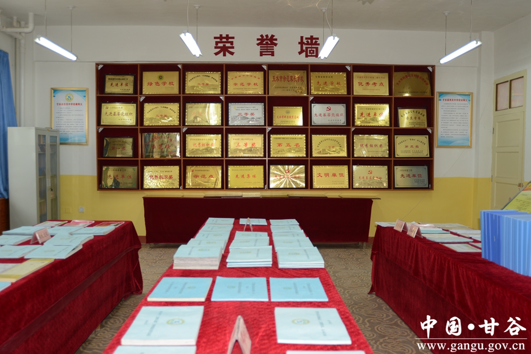 甘谷县西关中学校长牛维录,全心全意办好百姓家门口的学校