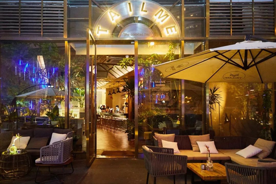 成都的夜，回归了！整个8月，大牌集体跨界酒吧推联名好酒好食，特惠来了→