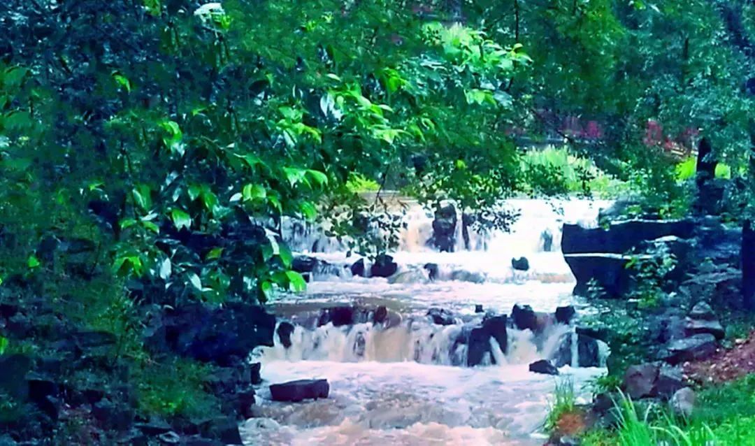 雨天的艾山，宛如人间仙境