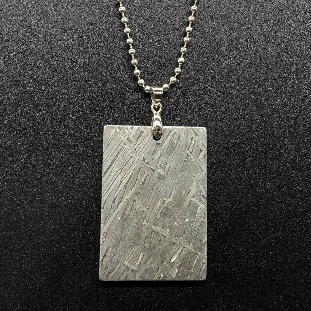 国宝级蓝色玻璃陨石,中国目前比较正确的陨石价格