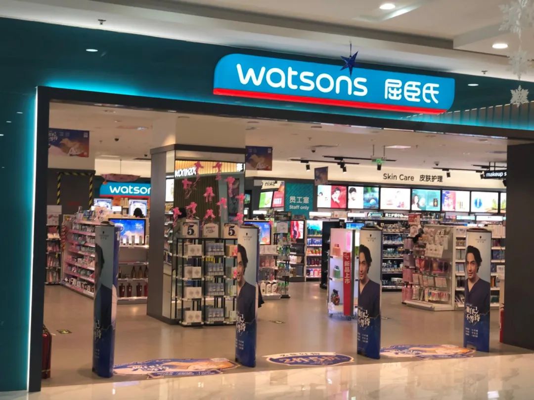 “黑暴”+疫情+免税新政，连环重击下香港美妆零售能否重回巅峰？