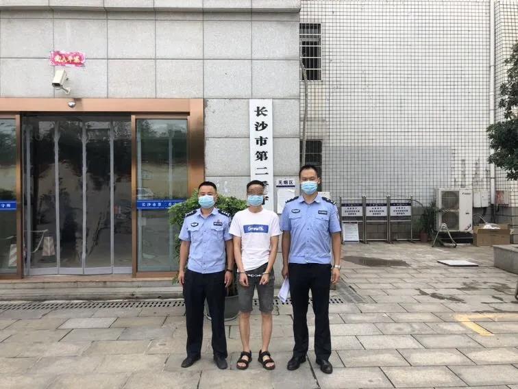 倒卖微信涉案17万判刑案例,倒卖微信涉案100万怎么量刑