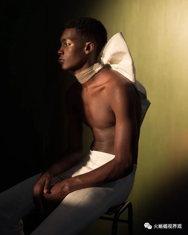 2022备受瞩目的设计作品,精致的服装设计能突出女性的色彩