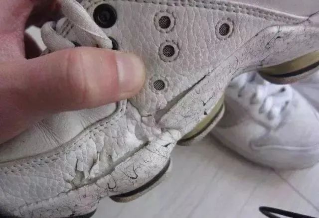 网面小白鞋脏了小妙招,鞋子脏了怎么快速清洗小妙招