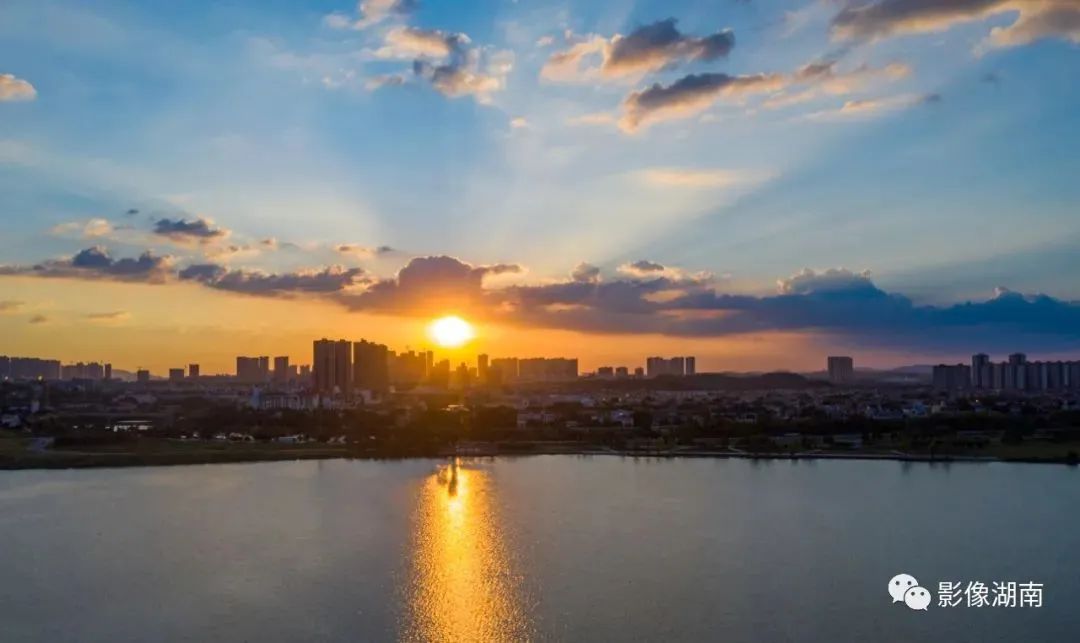 缇庡憜鑻辨枃,缇庡憜