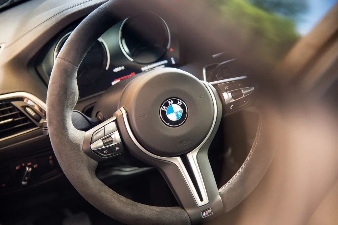 M2CS与2002tii之间的“跨世纪”之战|CARREVIEWS