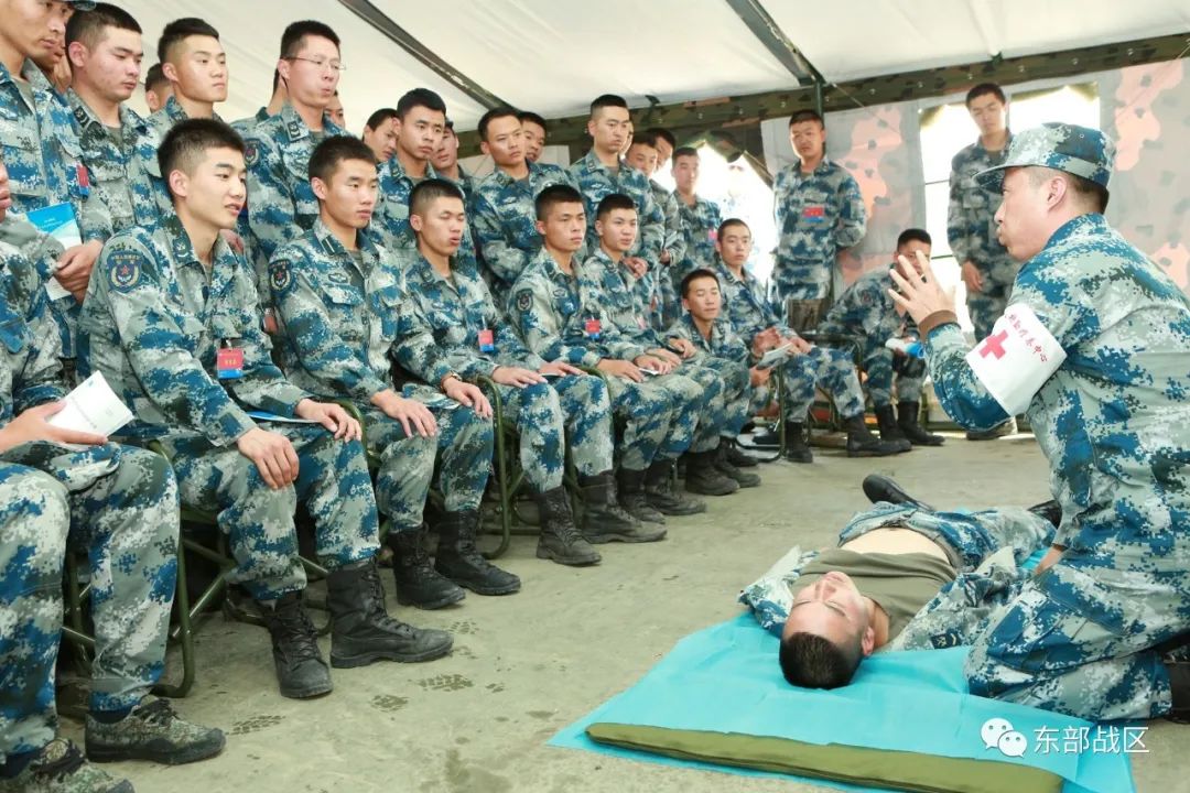 关注｜给力！空军医疗专家把流动诊室开到了雪域边关