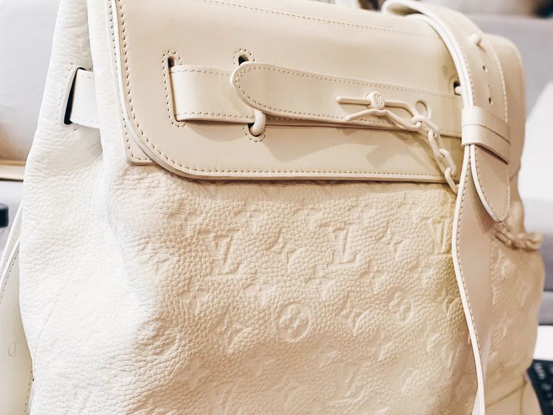 都说男人就是要大包，布耀廉到底谁大包