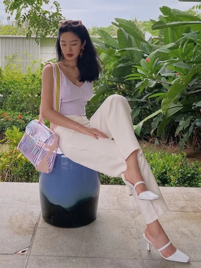 夏天可以穿针织吗,谁说夏季不能穿套装