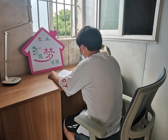 小小书房,圆了困境儿童的读书梦