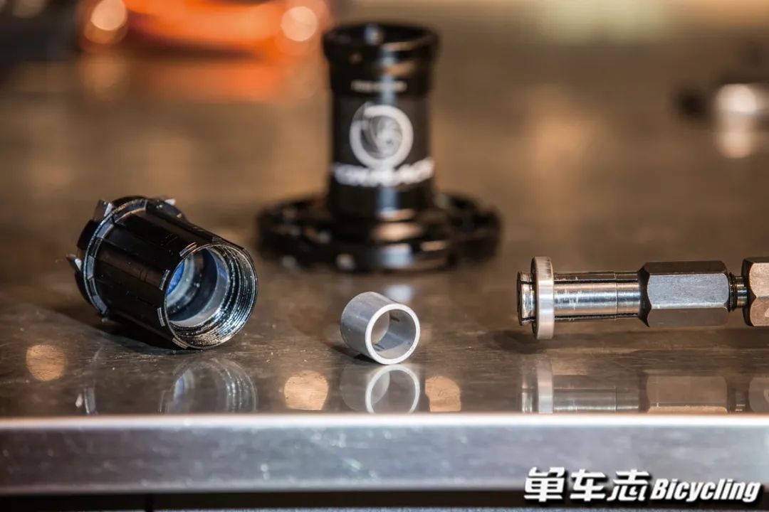 久裕培林花鼓塔基的拆卸保养视频,公路自行车培林花鼓保养