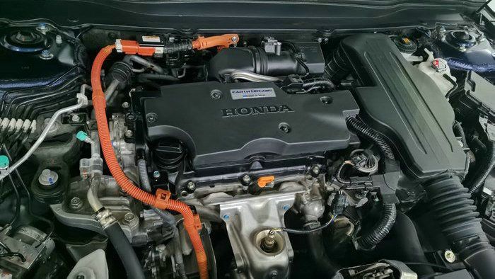 开了一年半的混动卡罗拉,开了一年半的20年a6