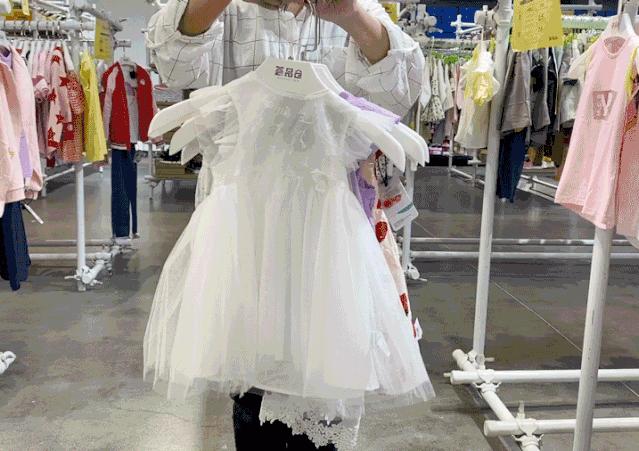 上海荟品仓阿迪达斯男款跑鞋,荟品仓城市奥莱青浦店nike