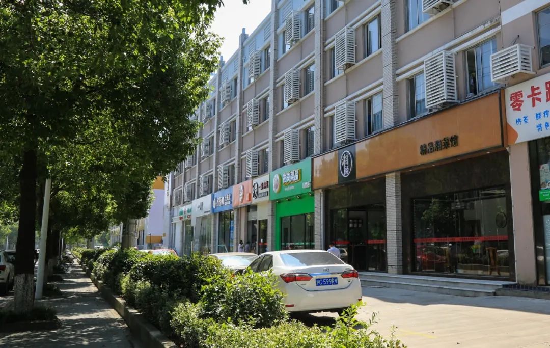 松江小昆山足球场,上海松江大学城足球场