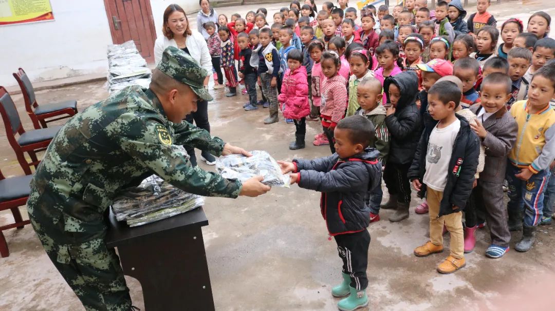 情满大山扶贫路,情满扶贫路