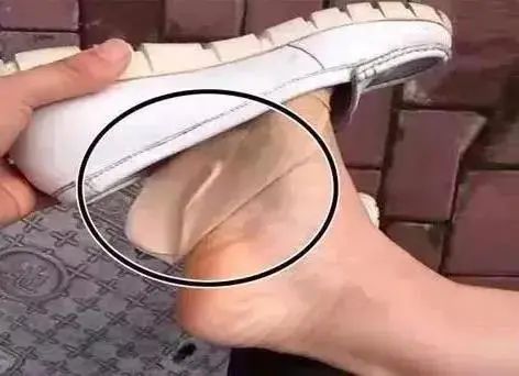 不易掉跟的船袜 (防掉后跟船袜)