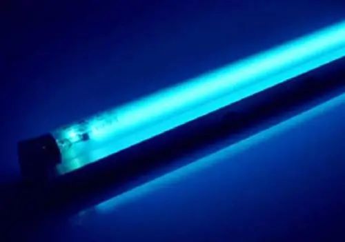 学校紫外线灼伤事件,一小学生误开紫外线灯5小时