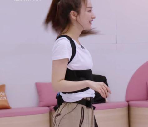 驼背平时自己注意可以改善吗,驼背如何矫正自己的气质