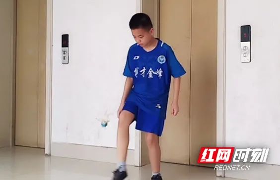 少年锦标赛踢毽子冠军,湖南2021小学生足球比赛冠军