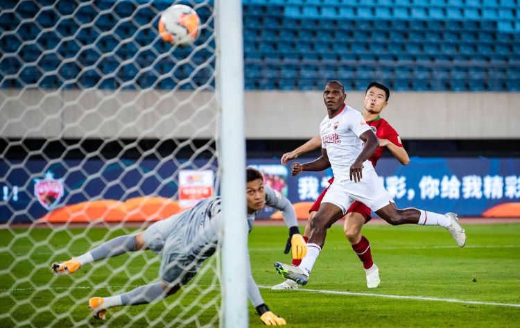 深圳佳兆业足球精彩比赛,深圳佳兆业马里一脚吊射进球