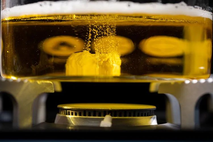 罗定这种鱼腐,入口甘香酥脆,松软而略带韧性