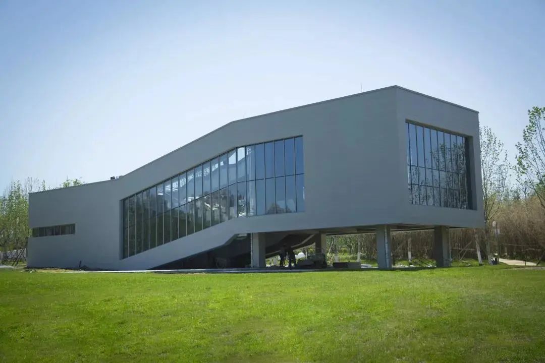 越夜越嗨丨顶级夜跑景区，给你成本最低的人鱼线！