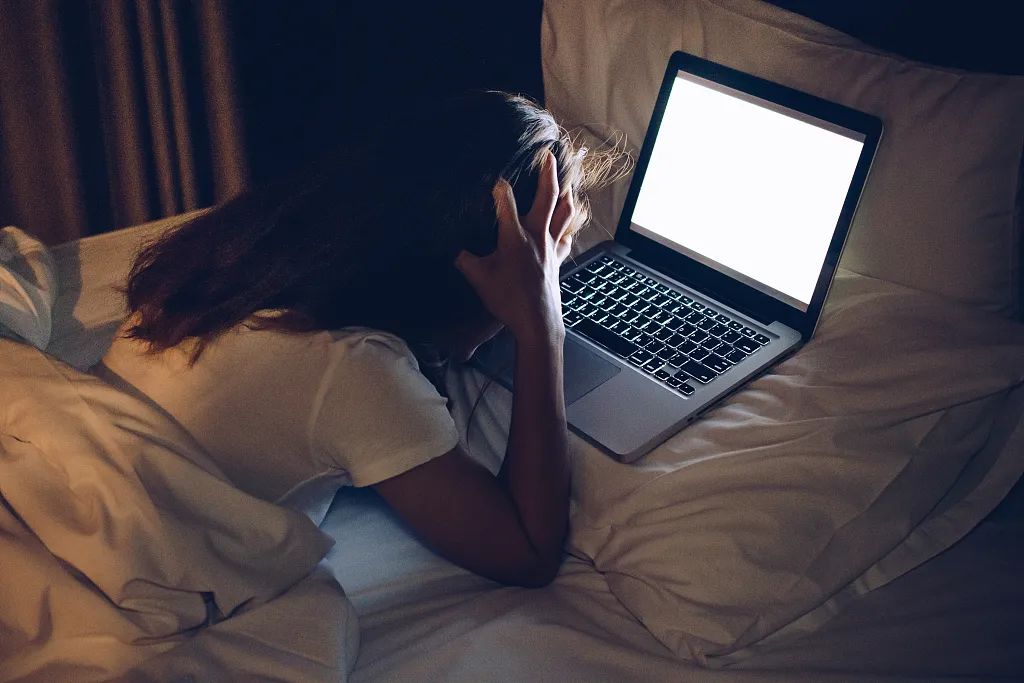 黑眼圈是睡得晚还是缺少睡眠,严重黑眼圈是身体发出的信号吗