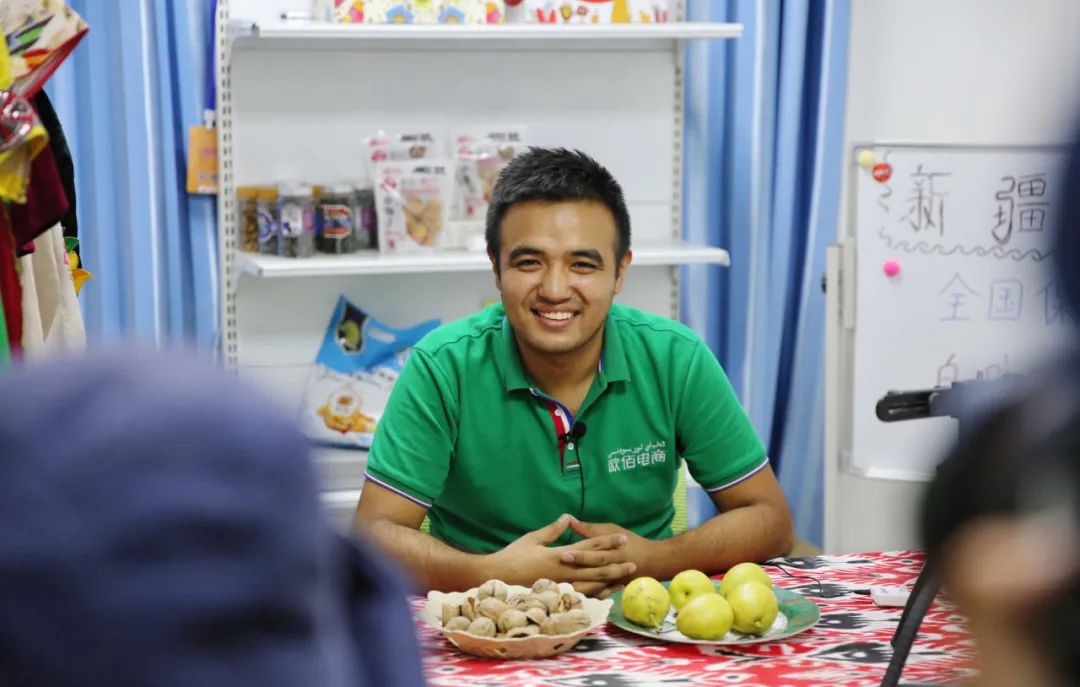 这里是*疆新**|为家乡“带货”的吐鲁番小伙儿