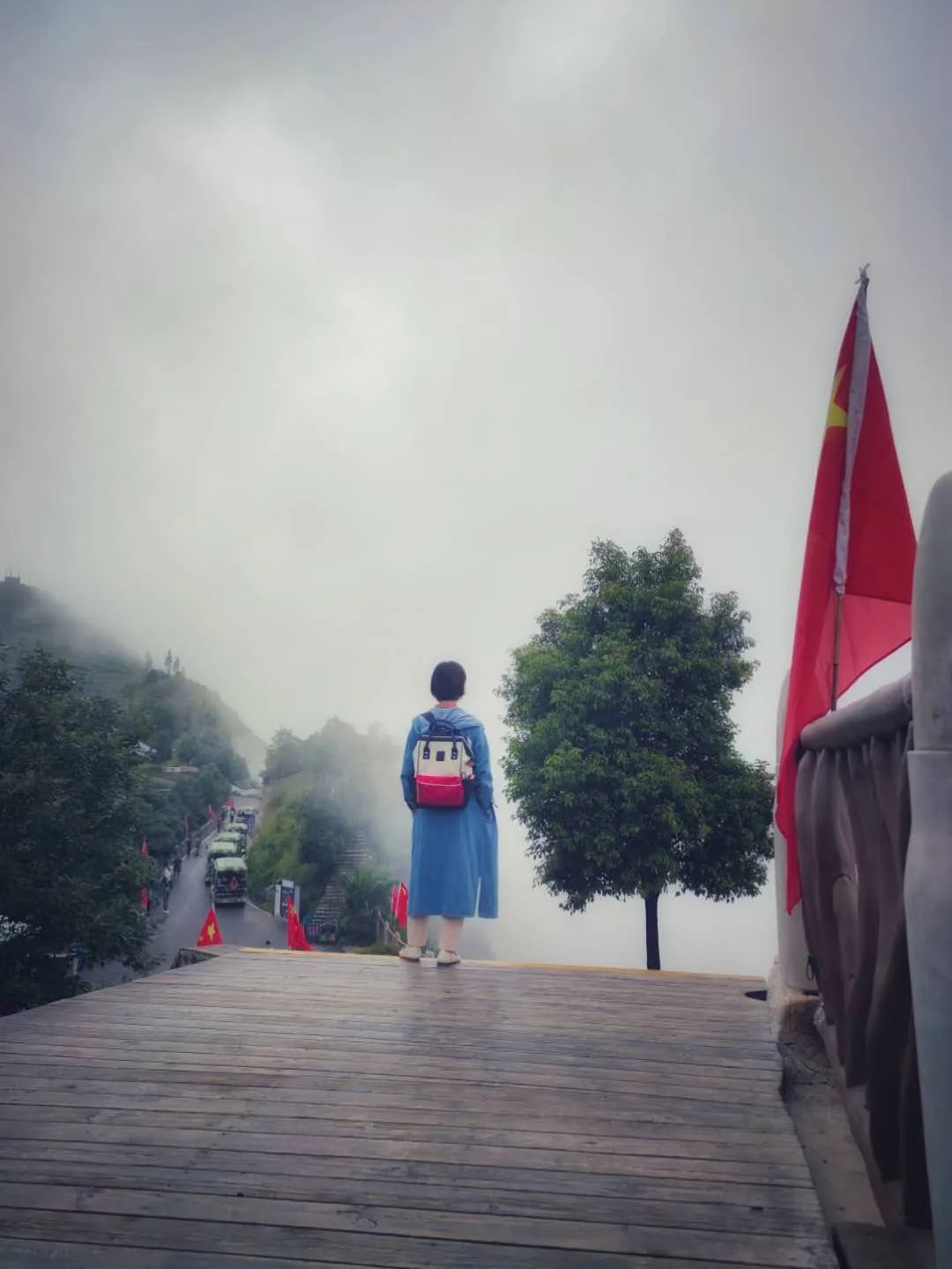 谁背火了三条杠包包,谁背了最新款的名牌包包