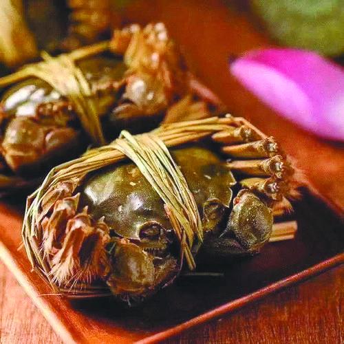 衢州新闻网丨蟹鲜味美，水果礼盒需求旺，蔬菜价格小幅上涨，记者探访节前农副产品市场